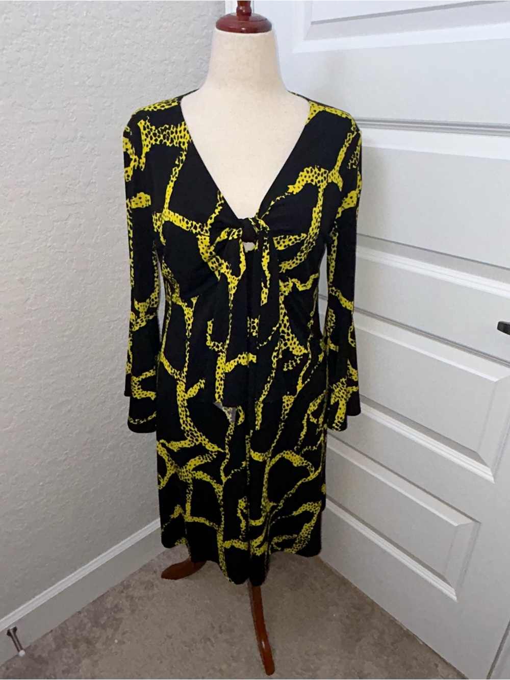 VICKY TIEL  Tie Front Bell Sleeve Dress
